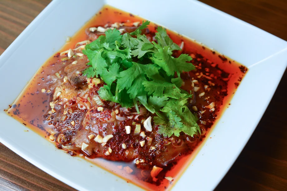 【逗子】激辛なのに箸が止まらない! 葉山牛サーロインの「水煮牛肉」ブラボーキッチン禅