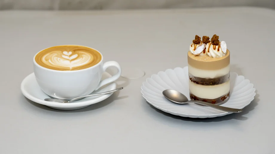 【葉山】エスプレッソ好き必訪！手動マシンで抽出する本格派コーヒーmegmog sweets＆cafe