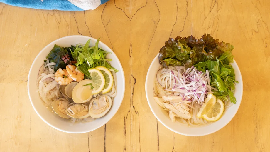 【葉山】新潟のブランド米で作る "和のフォー”。海を望む「SANDBAR」の名物麺