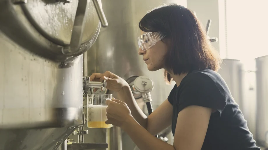 【横須賀】潮彩レモン香る、ふわふわのビール「ひつじ雲ヴァイツェン」