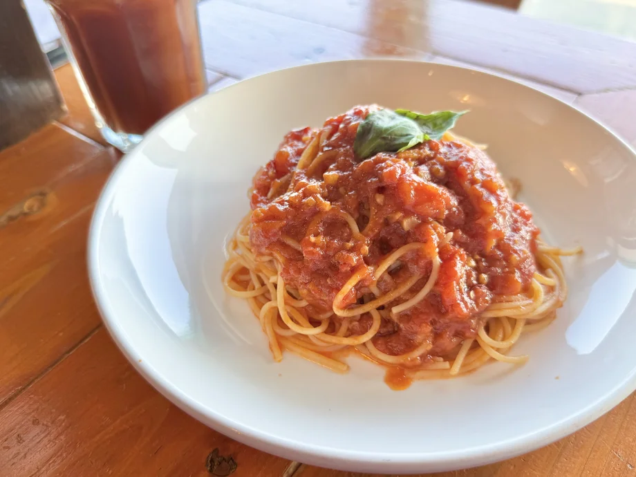 【横須賀】​​まるで地中海！バイク愛あふれる絶景カフェCafe PILOTA MOTOのアラビアータ