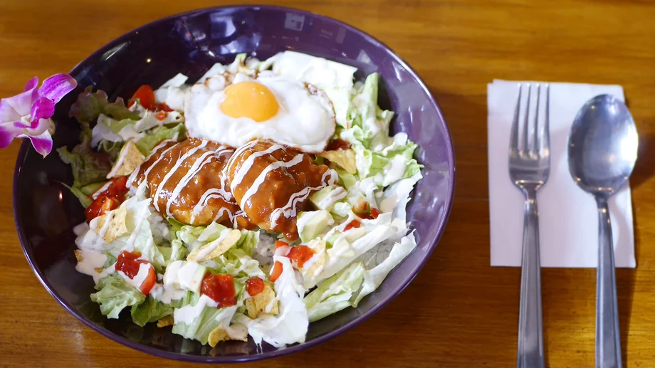 【横須賀】豆腐バーグとは思えない食べ応え！タコス感あふれるロコモコ専門店の「TACOモコ」