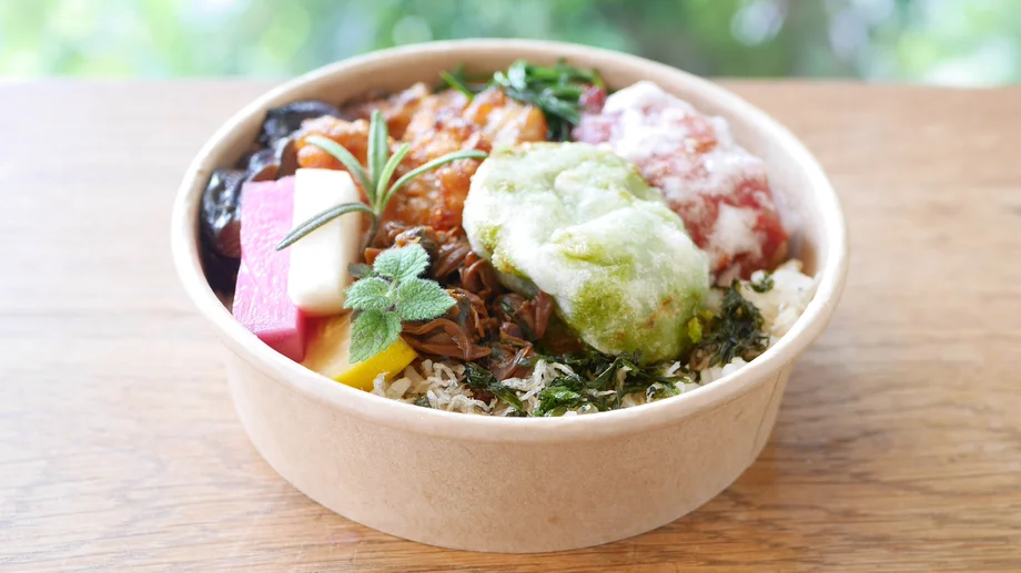 【逗子】予約制「本日のお弁当」米粉唐揚げと三浦野菜の目にも体にも優しいごちそう