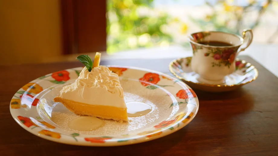 【葉山】絶品カスタードレモンパイ！カフェ会英楼の人気スイーツと熟成コーヒーの秘密