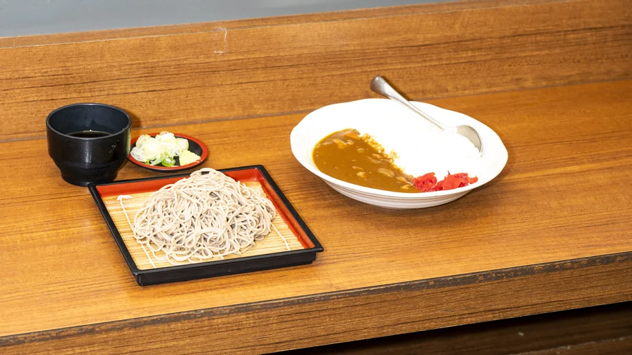 【逗子】茹でたて生麺が名物「浪子そば」2分待つ価値ある“もり”と人気カレー