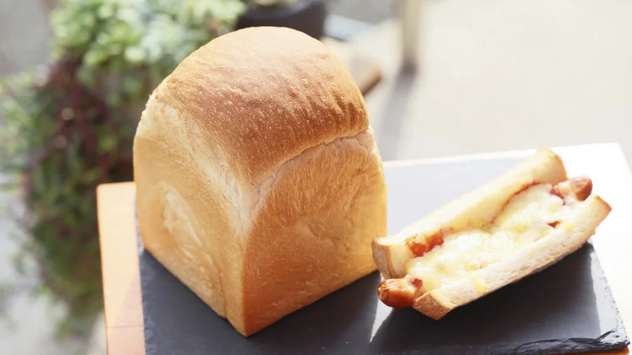 【横須賀】遠赤外線の富士山溶岩窯が生む、パリッと香ばしい食パン「ル・ミトロン」のパン・ド・ミ