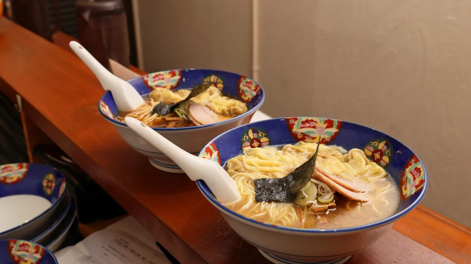 【横須賀】トリュフ香る塩そばが話題。「支那そば ひらおか」黄金色スープの一杯