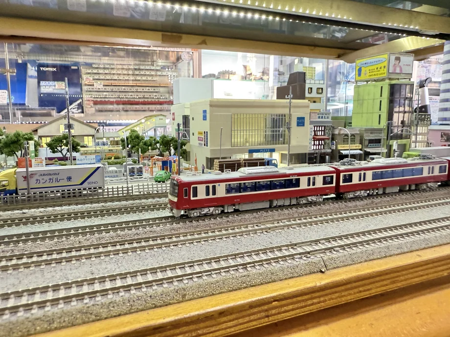 【横須賀】自分の車両が街を走る。大人が通う鉄道模型店「アークショップ」