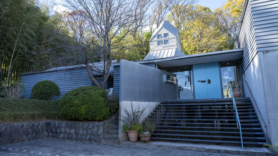 【横須賀】30年、森とともに。若江栄戽・漢字夫妻が育てた「カスヤの森現代美術館」