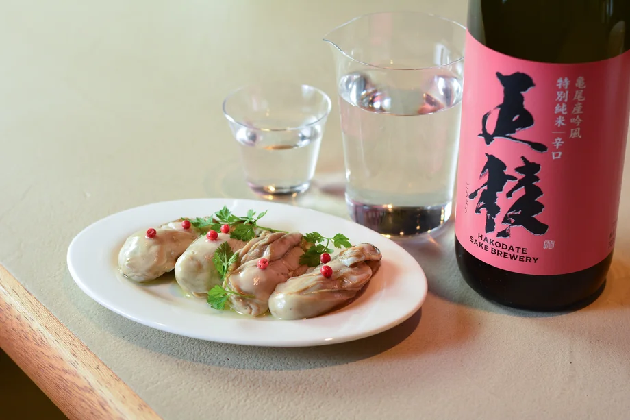 【逗子】厚岸産牡蠣のスモークマリネを日本酒でしっぽり楽しむ「日本酒×バルしまだ」