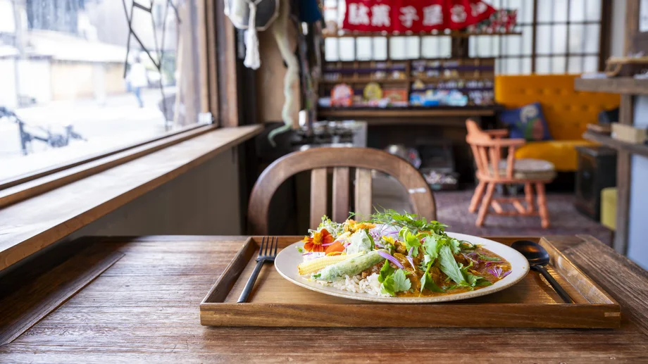 【東逗子】彩りと五味が広がる「ひるね」の玄米スパイスカレー。齊藤里娜さんの手作りランチ