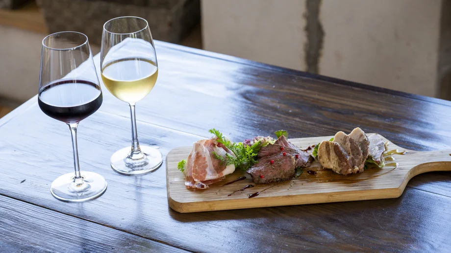 【逗子】海畑マルシェ太陽で味わう“地元ジャージー牛”の太陽肉盛が人気の理由