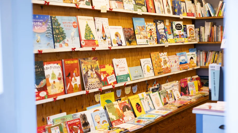 【横須賀】「うみべのえほんや ツバメ号」で穏やかな絵本時間に浸かる
