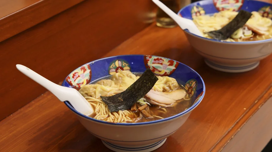 【横須賀】生姜が効いた雲呑に舌鼓 「支那そば ひらおか」の雲呑そば