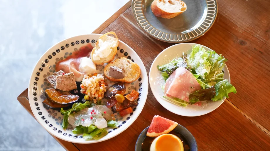 【逗子】牧場直送ミルク仕立て！「自家製チーズ」の贅沢な彩りプレート｜グリコノコ