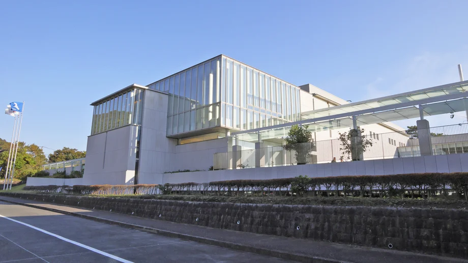 【葉山】海と光が溶け合う体感型アート。神奈川県立近代美術館で味わう自然と彫刻の散歩道