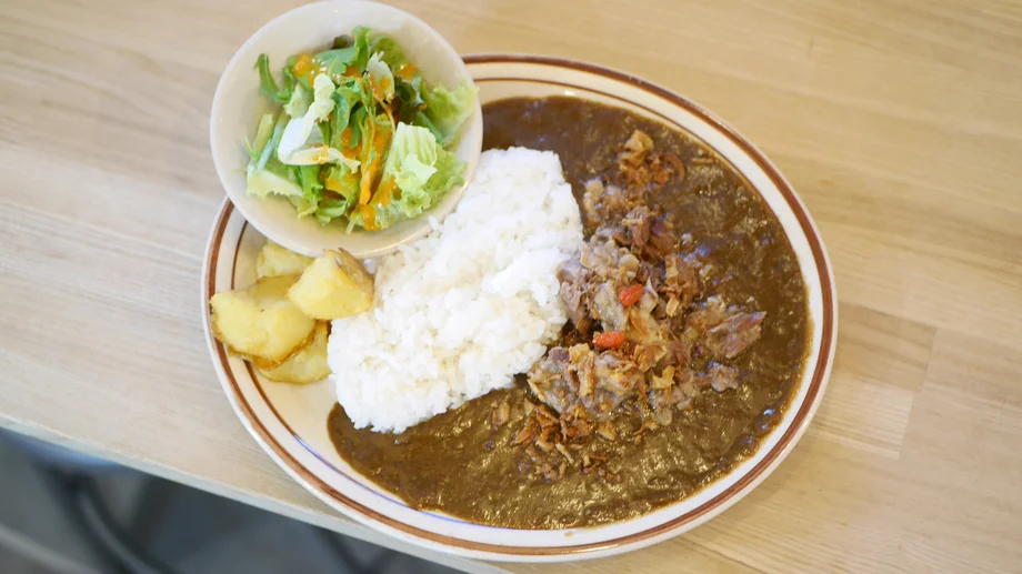 【横須賀】地元リピーターがこぞって注文！牛すじがとろける絶品ごちそうカレー