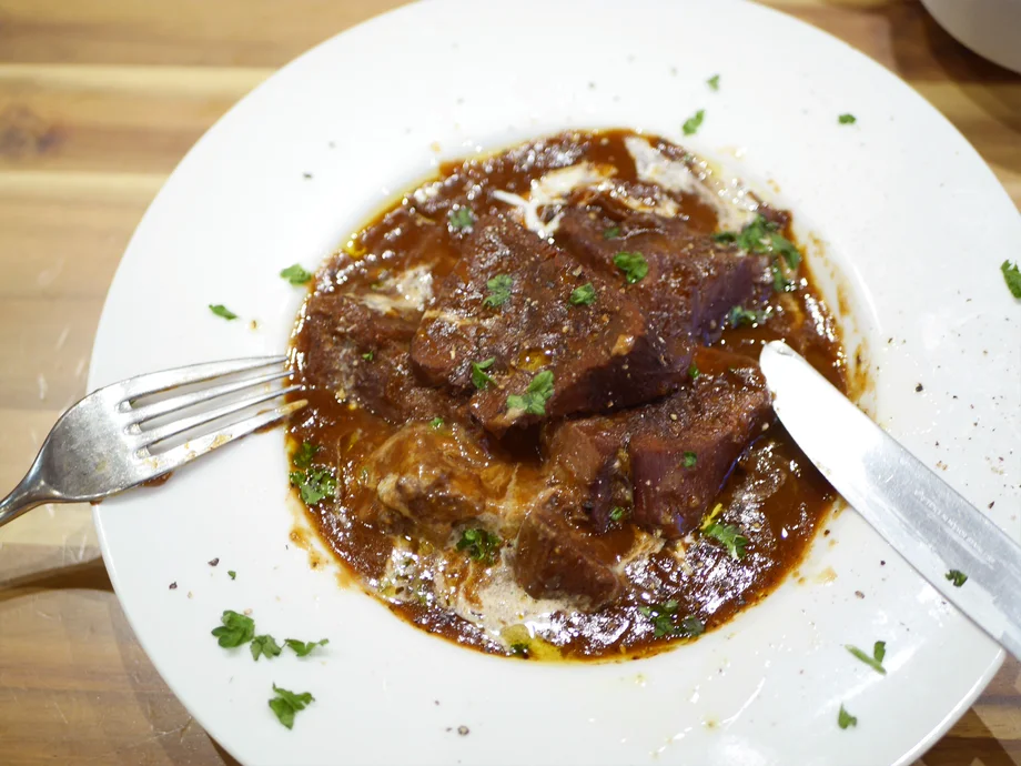 【横須賀】とろける牛タンと濃厚ソースの至福ランチ「牛タンのシチュー」｜Piccolo Bruco