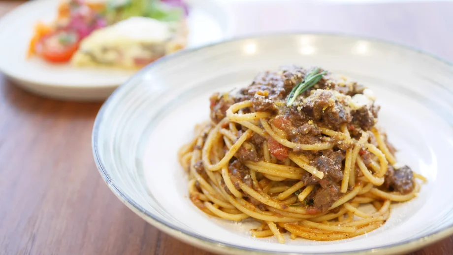 【横須賀】エゾ鹿の旨み凝縮！フレンチ仕込みの極上ボロネーゼと旬野菜の前菜