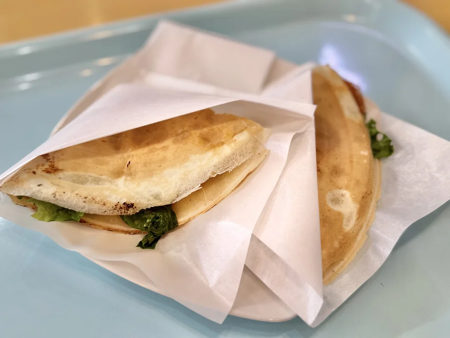 【横須賀】中華街仕込みの職人技！パリふわ新食感“新しい粉もの”「チーズモック in すえひろ」