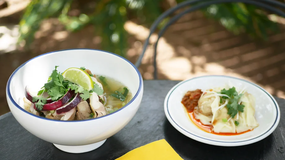 【逗子】旅先気分で味わう、鶏と牛すじのフォー。多国籍カフェ「Love Saves the Day」