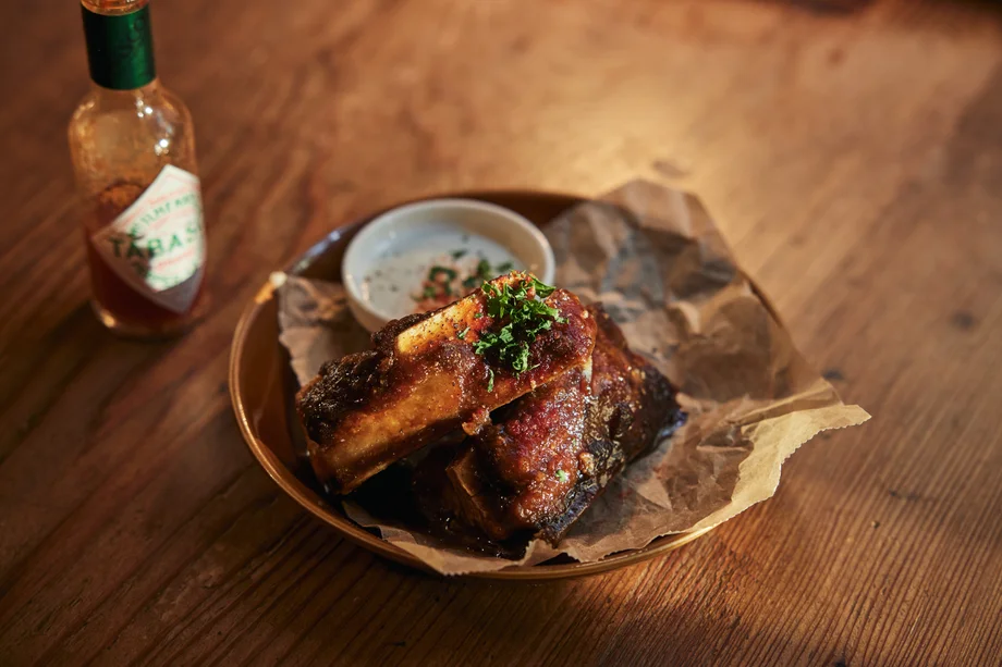 【逗子】クラフトビールと最高のコンビ！ 三崎マグロのバッファローウィング