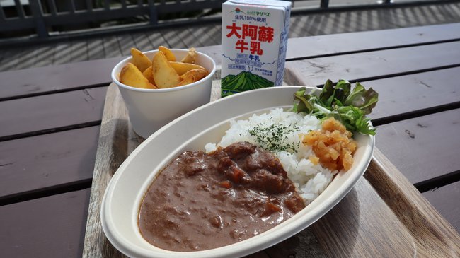 横須賀野菜をふんだんに使用した「よこすか海軍カレー」＆ヨコスカプライドポテト