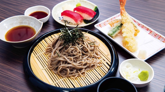 三崎まぐろ寿司と天ぷらそばセット<br>(ソフトドリンク1杯付)