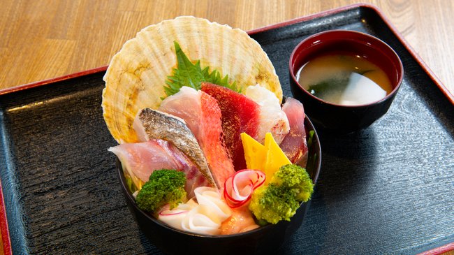 三浦づくし丼（お味噌汁付）