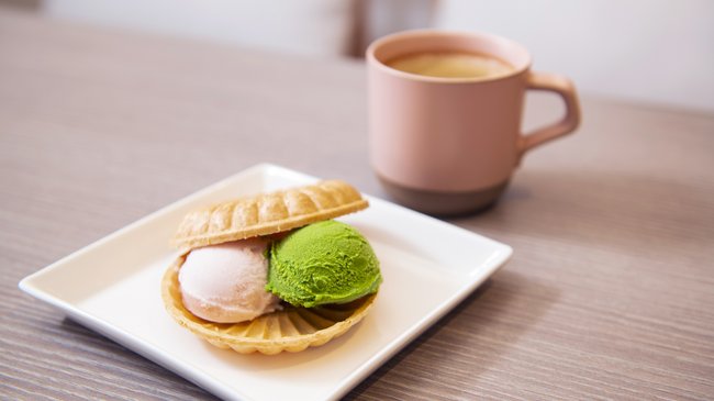 モナカで包んだ14種類から2種類選べるジェラートと選べるワンドリンクセット