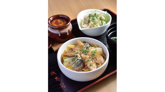 醤油漬ミニ海鮮丼(お吸い物付き)&梅の茶碗蒸し&しらすと大根のサラダ