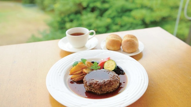 ハンバーグ（ライスorパン付き）or DONBURIから1点<br>＆ドリンク（コーヒーor紅茶orウーロン茶）