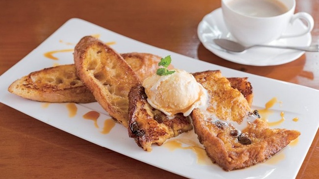 フレンチトースト or <br>カマンベール・ショー<br>&ドリンク