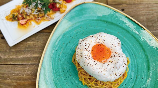 泡ボナーラ＆葉山産しらすのサラダ