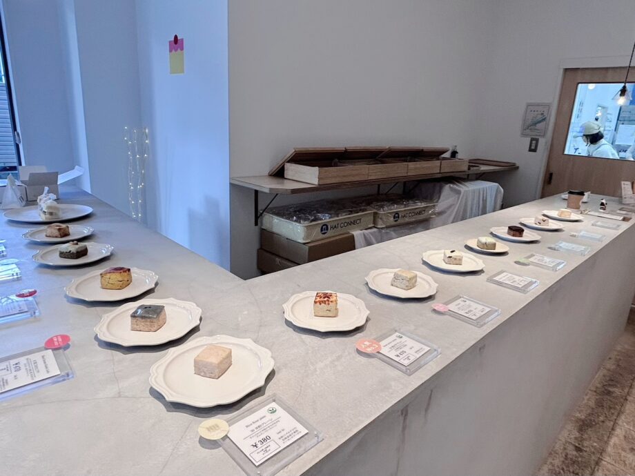 ひとつひとつこだわりの色が並ぶ、戸部のスコーン店「iro」