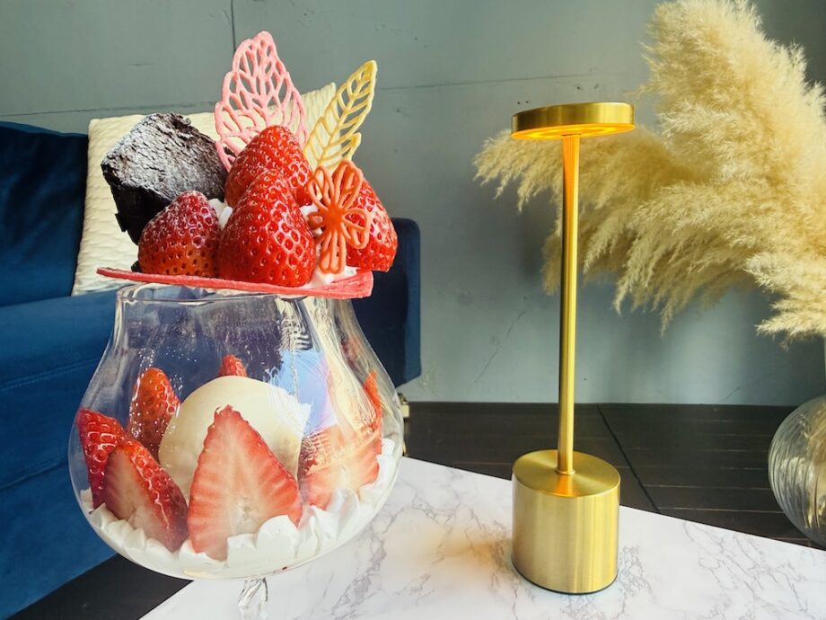 鶴見「CHARME cafe restaurant」で味わうご褒美パフェ