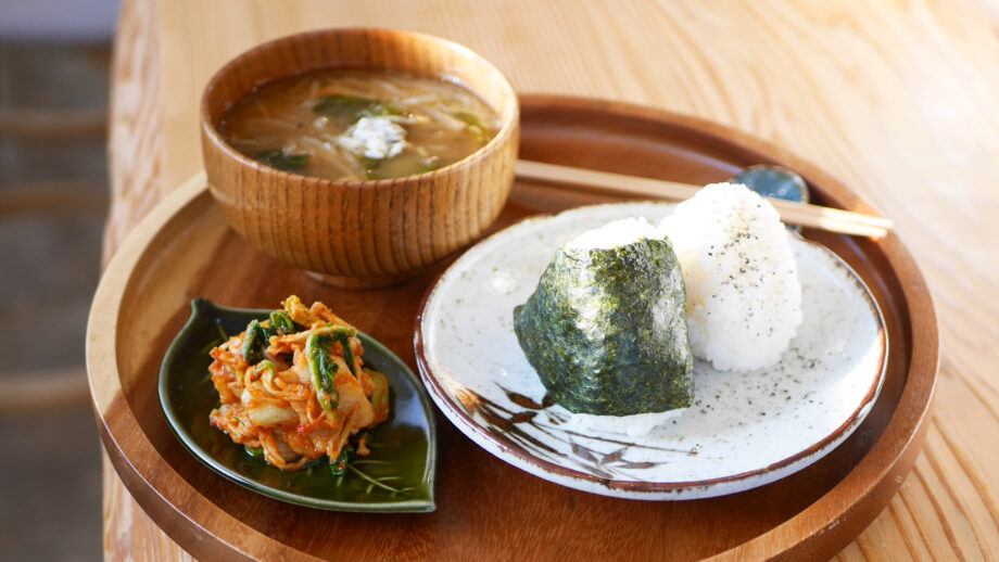 【横須賀】塩麹と発酵パワーで“腸から整う”！「腸活おにぎり御膳」が人気のカフェ