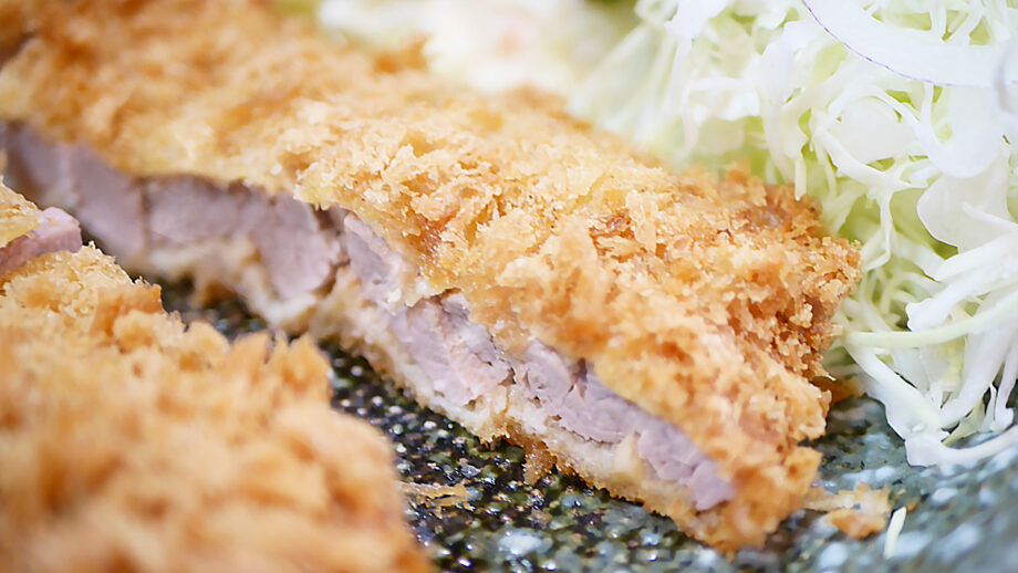 【北久里浜】特製鉄鍋でじっくり揚げる極上の旨さ！「特選大ヒレカツ定食」とんてつ