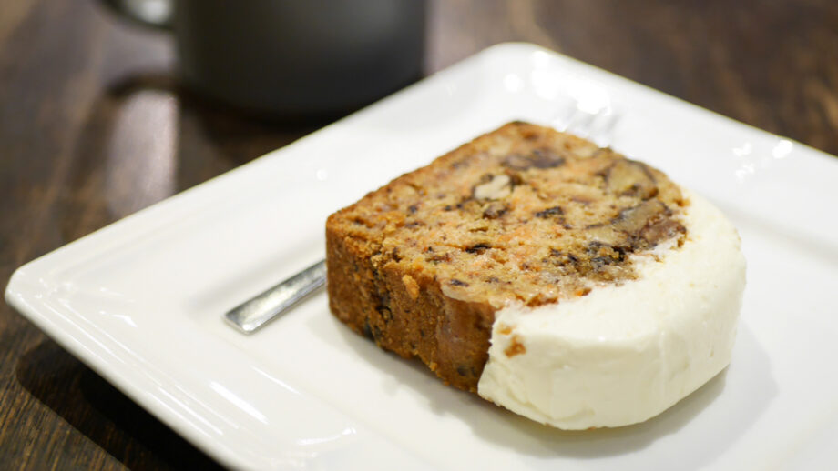 【横須賀】山の上の隠れ家カフェで味わう、キャロットケーキとこだわりのコーヒー