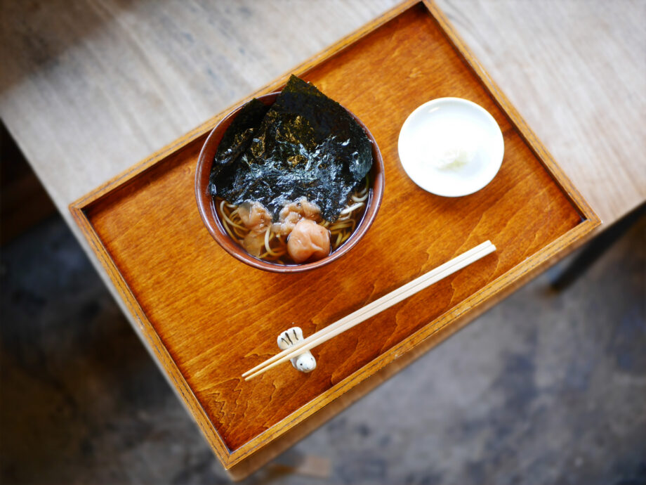 秋谷】有明海苔と白梅が香る「梅海苔そば」。心までほぐれる優しい