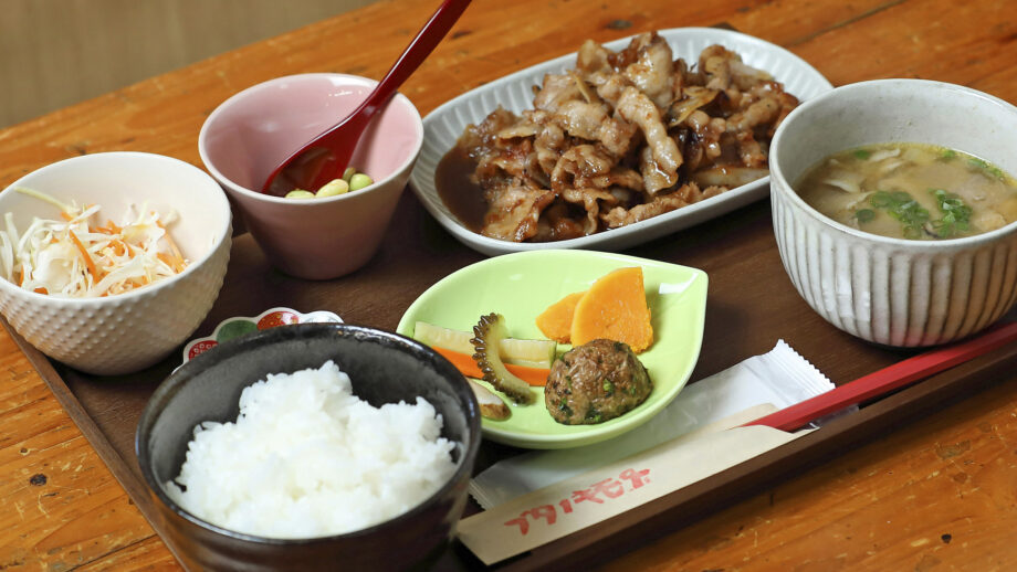 【北久里浜】20品目×豚肉×発酵の健康定食！「ブタノキモチ」のブタジンジャー定食