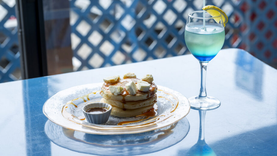 【横須賀】海が見える「Blue Moon」で味わう甘じょっぱい塩バターパンケーキ