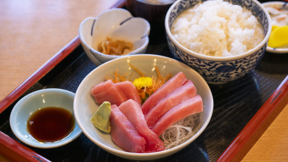 【逗子】目利き店主のお墨付き。魚屋直営店 「魚佐次」極上のマグロ刺身定食