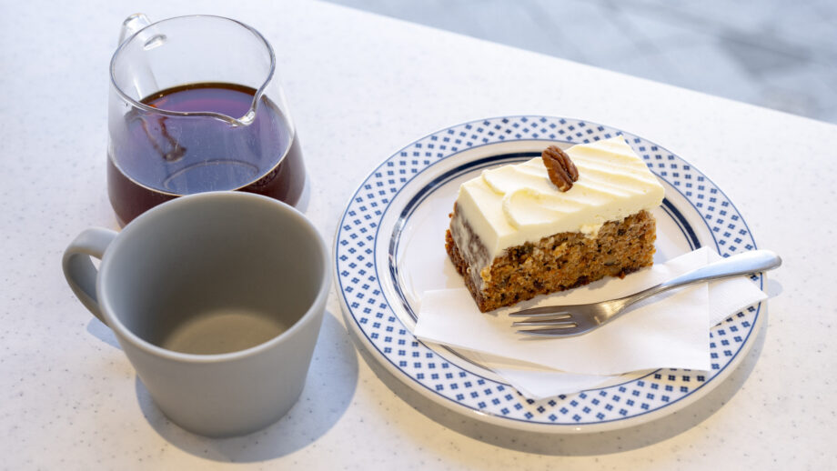 【逗子】「BREATHER COFFEE」スペシャルティコーヒーと楽しむキャロットケーキ