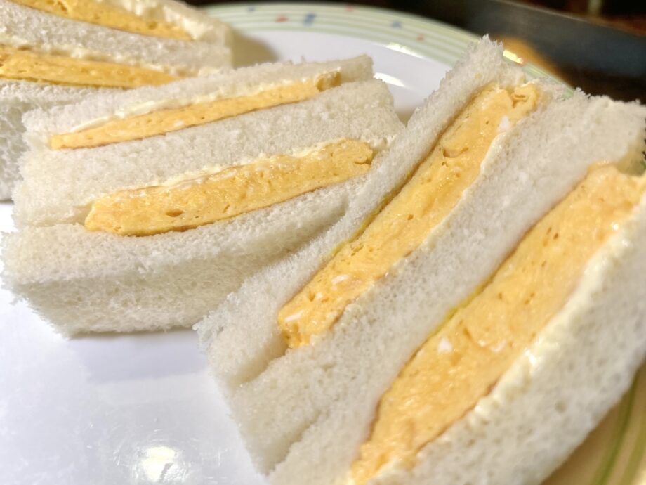 【横須賀】時を忘れるレトロ喫茶で出合う、黄金色の「タマゴサンド」