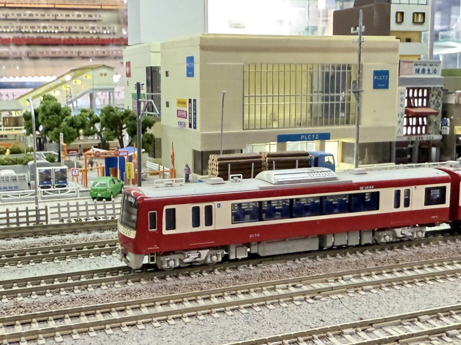 【横須賀】自分の車両が街を走る。大人が通う鉄道模型店「アークショップ」