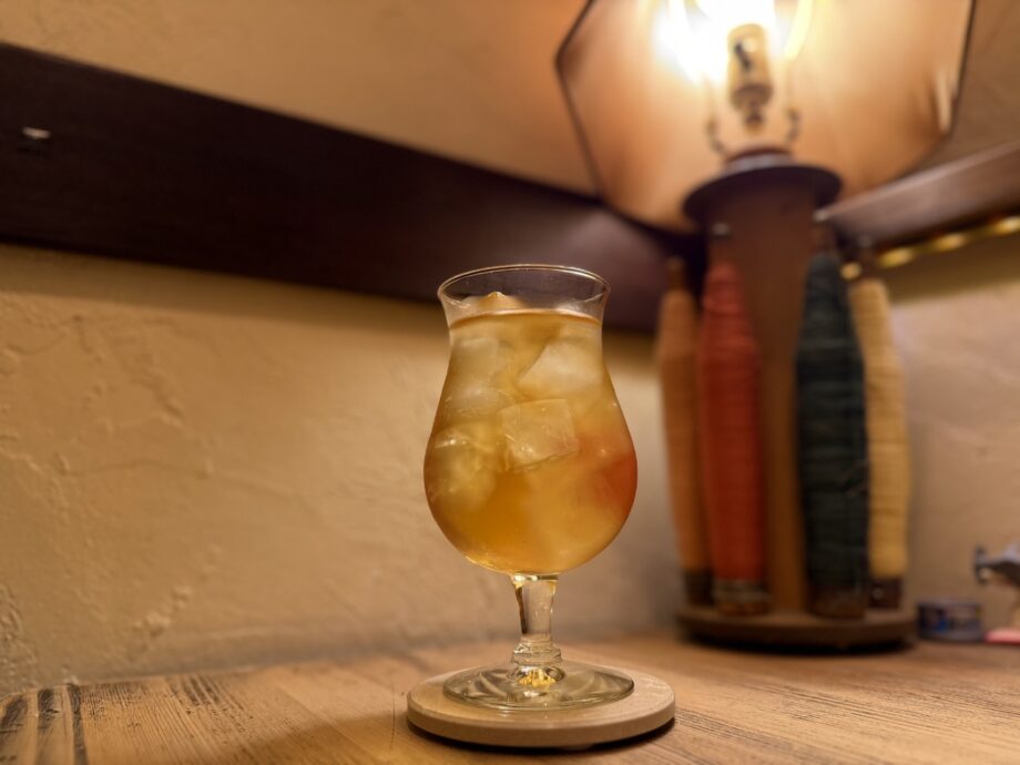 【横須賀】夜カフェの魅力を凝縮。灯りが揺れる「Cafe du miconos」の幻想空間