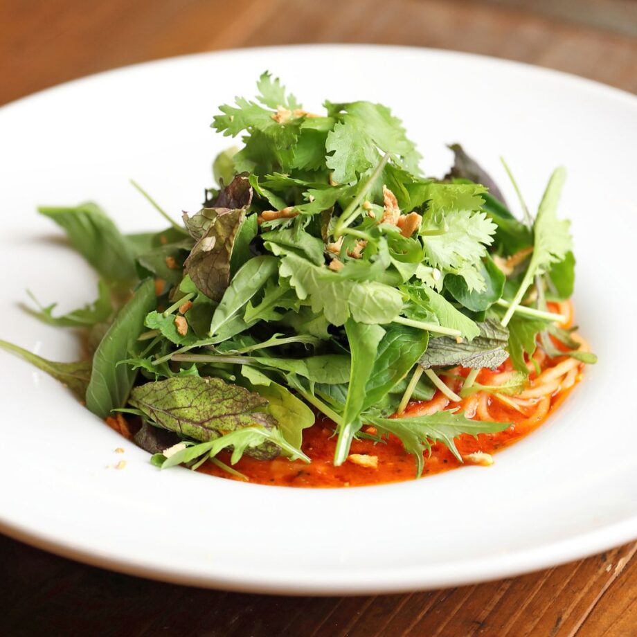 【葉山】三浦野菜の贅沢パスタセット！築100年の店舗で味わうアジアン創作ランチ
