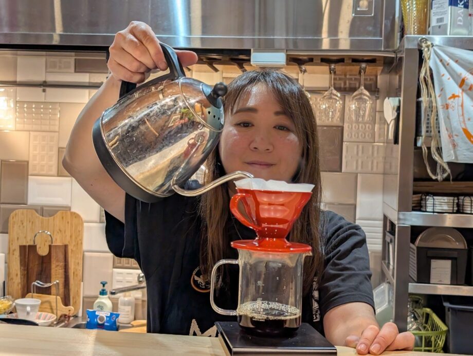 【三浦】東京から移住 蔵カフェを開業した若林亜希さんこだわりの中煎り珈琲