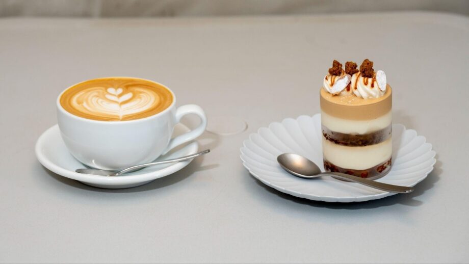 【葉山】エスプレッソ好き必訪！手動マシンで抽出する本格派コーヒー「megmog sweets＆cafe」